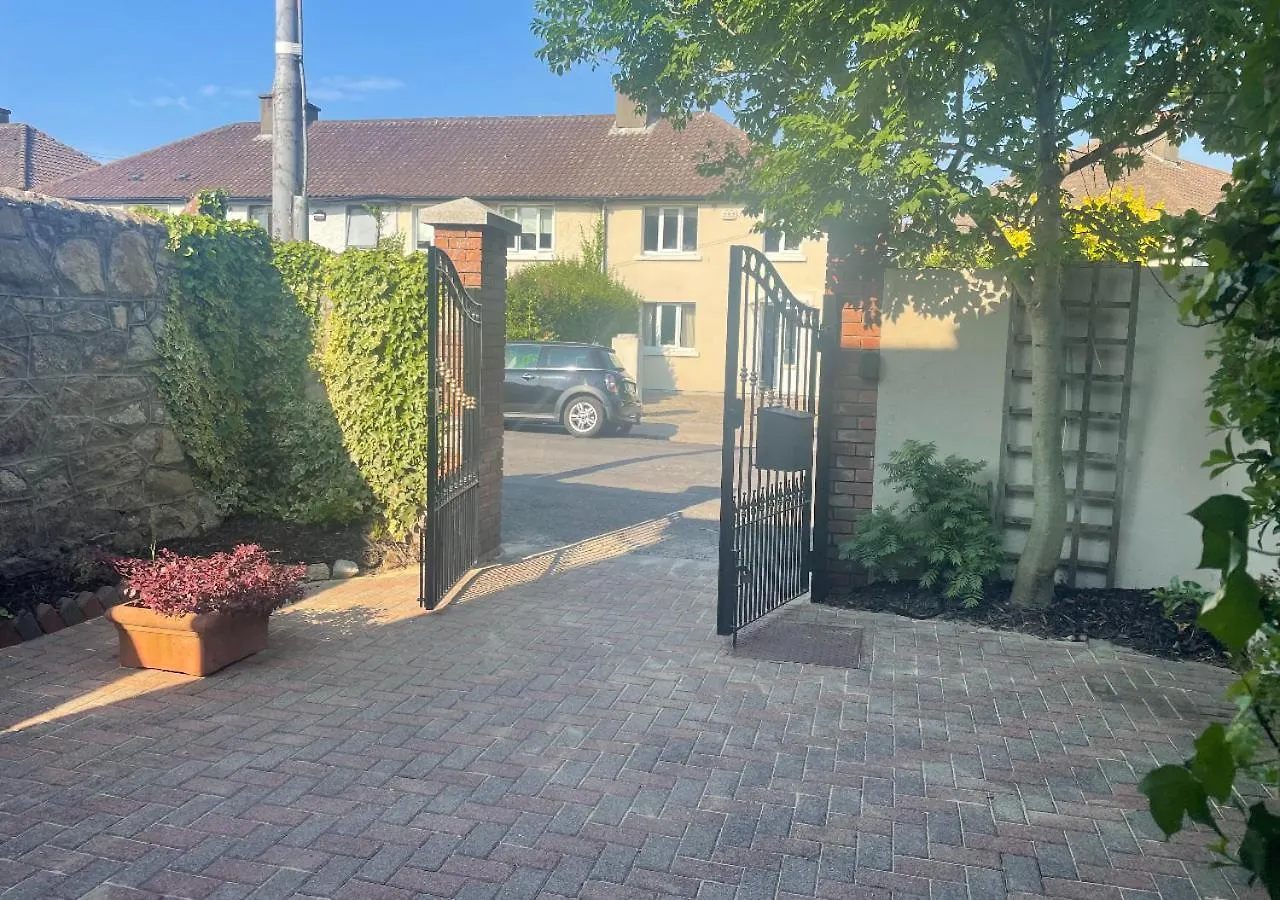Fashionable Chic Townhouse In D4 Villa Dublin