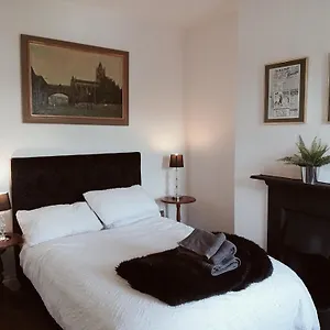  Homestay Canal Side