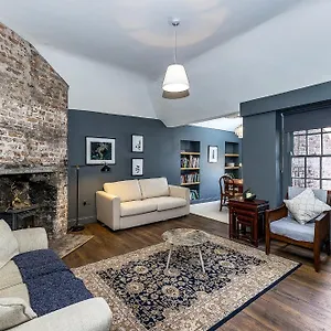 Apartment Ulster Apartment, 7 Henrietta Street, Centre