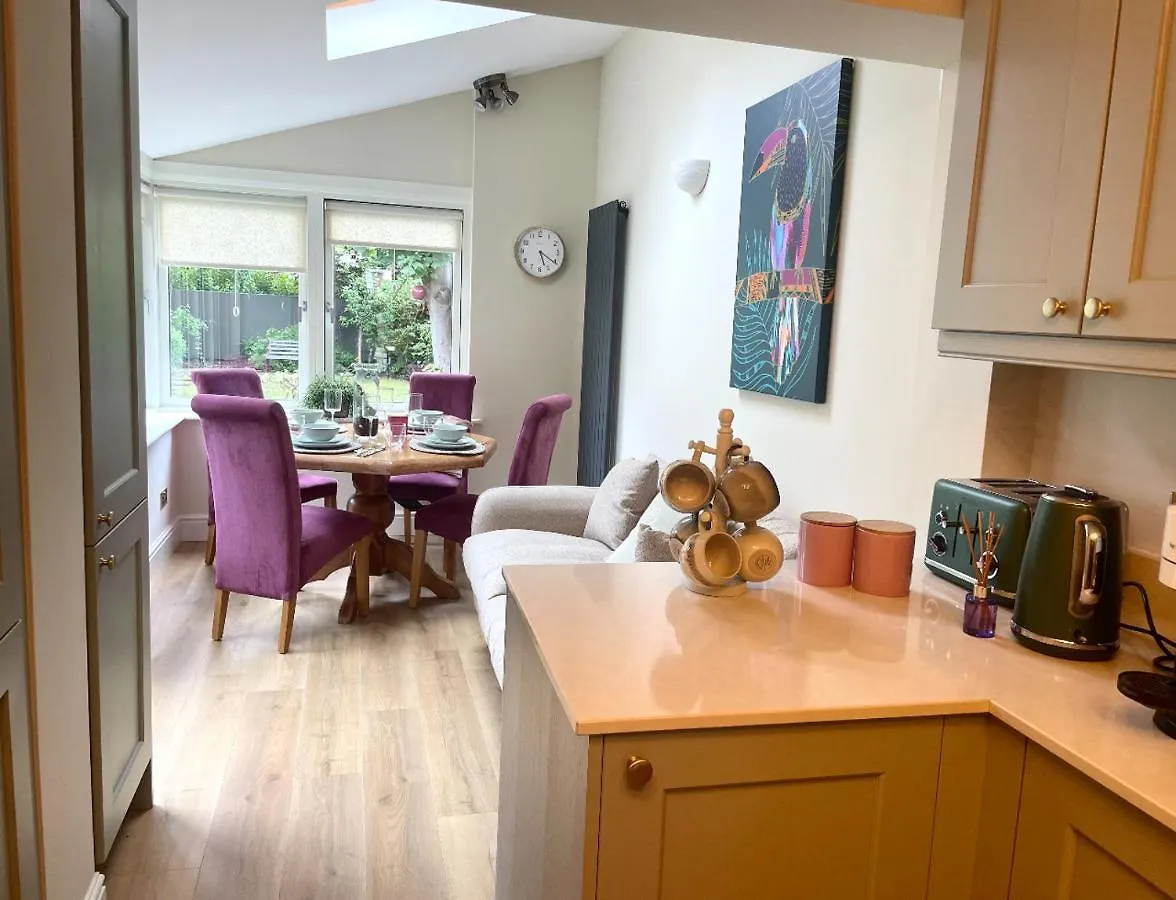 Fashionable Chic Townhouse In D4 Villa Dublin