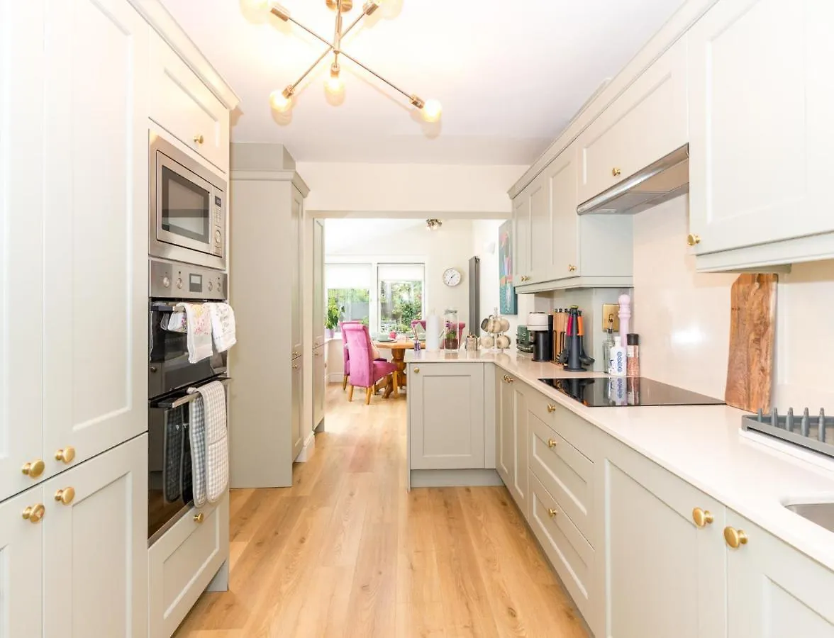 Вилла Fashionable Chic Townhouse In D4 Дублин 0*,  Ирландия