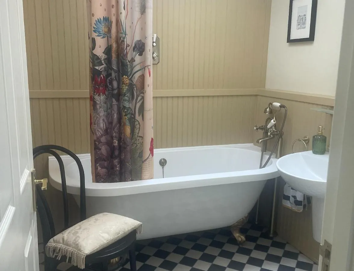 Fashionable Chic Townhouse In D4 Villa Dublin 0*,  Ireland