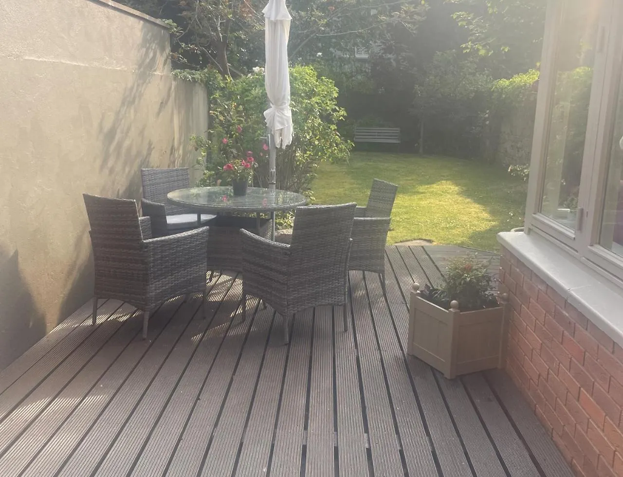 Fashionable Chic Townhouse In D4 Villa Dublin