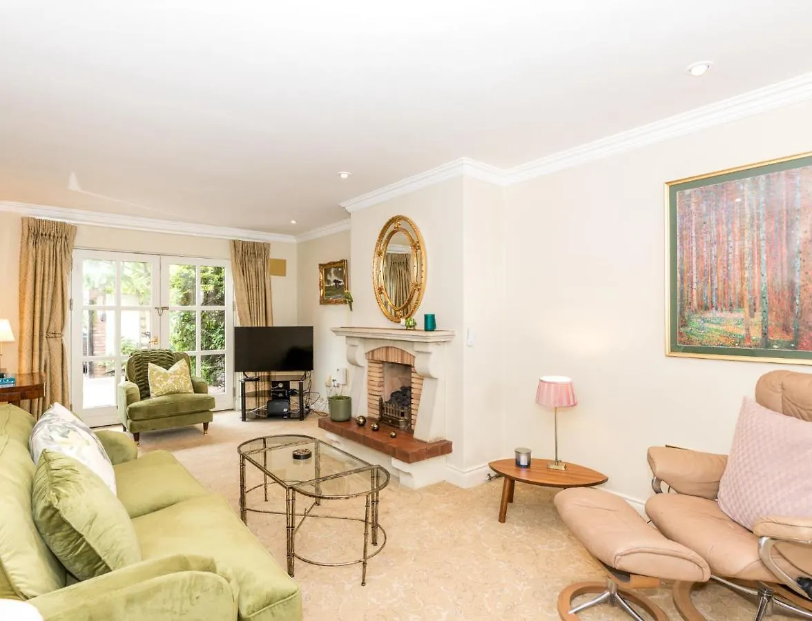 Holiday home Fashionable Chic Townhouse In D4 Villa Dublin