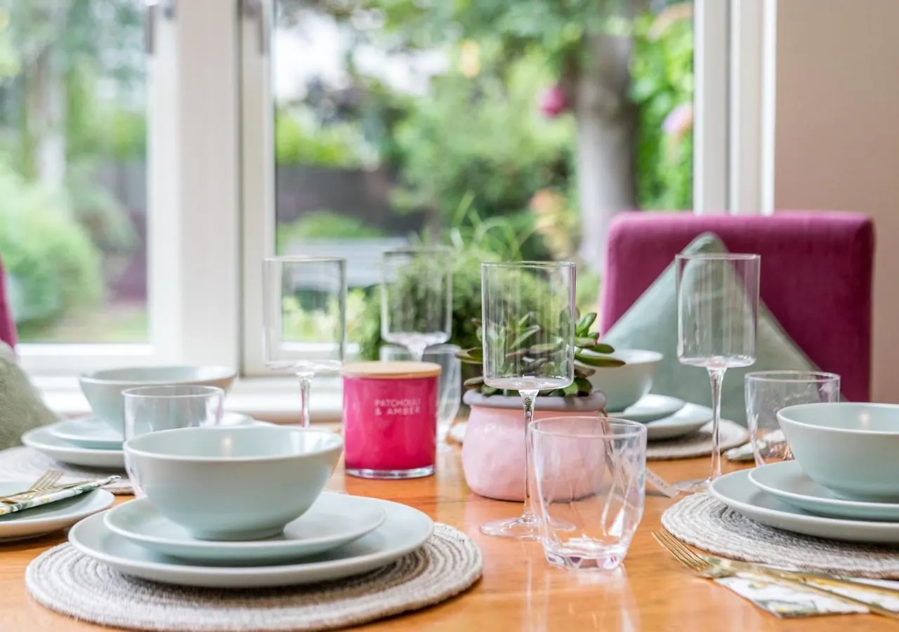 Holiday home Fashionable Chic Townhouse In D4 Villa Dublin